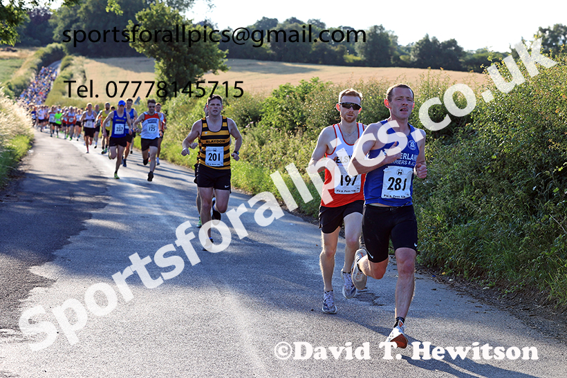 The 2025 Tynedale Pie n Peas 10k Road Race, Ovington to Low Prudhoe, Northumberland. Photo: David T. Hewitson/Sports for All Pics